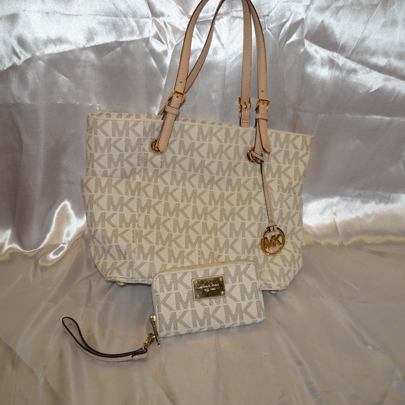 Michael Kors Handbags - MK Jet Set tote & wallet in vanilla/tan